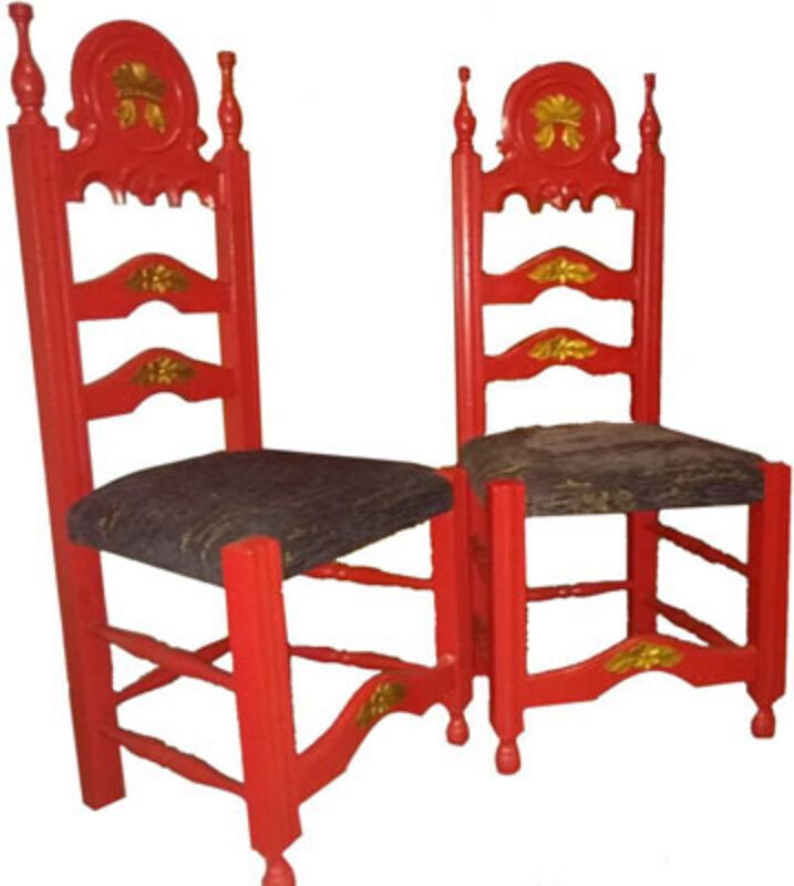 Coppia di sedie antiche laccate in rosso con decori dipinti